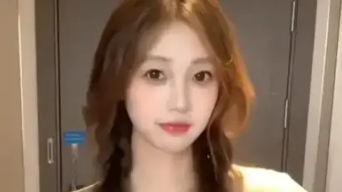 女子与情人小区吵架